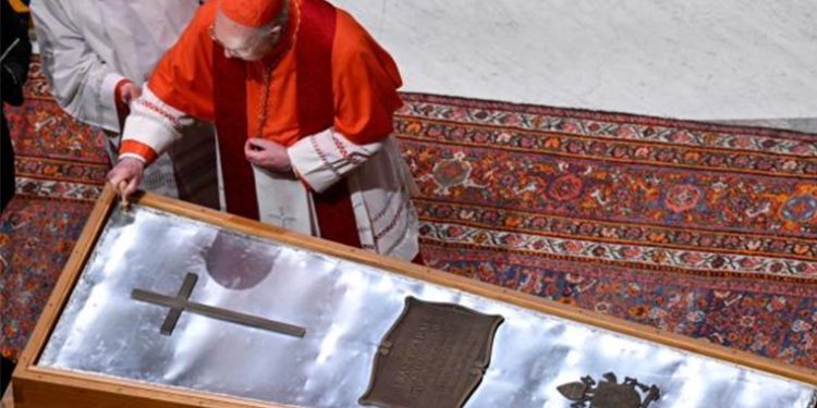 250,000 Pay Respects to Pope Francis Ahead of Funeral
