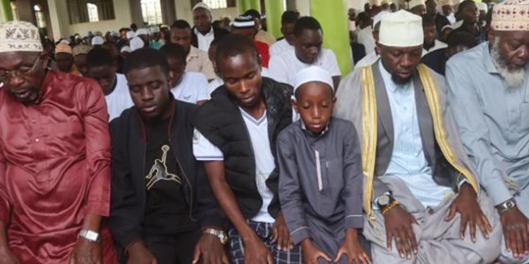 Gov’t Asked Not to Rush Banning Civil Servants from Owning Schools