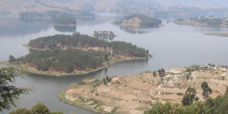 Two Missing After Canoe Accident on Lake Bunyonyi