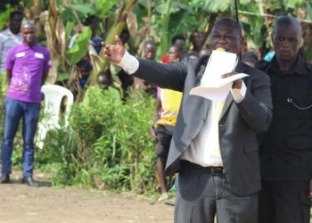 Lands Minister Halts Eviction of 20,000 Hoima Residents