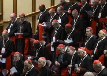Black Smoke Rises: Cardinals Fail to Elect New Pope in First Vote