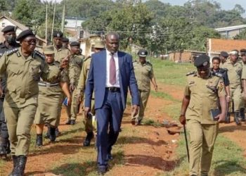 IGP Warns Commanders on Working in Isolation