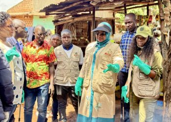 KAROLE KASITA JOINS KCCA, RESIDENTS IN KAWEMPE CLEANUP DRIVE