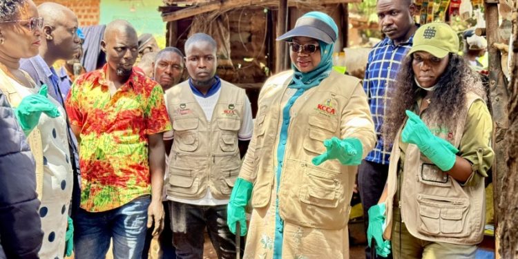 KAROLE KASITA JOINS KCCA, RESIDENTS IN KAWEMPE CLEANUP DRIVE