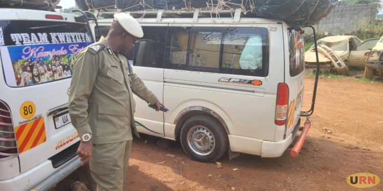 Traffic Police Impound Taxis Over Missing Blue Strips And Roof Luggage Carriers