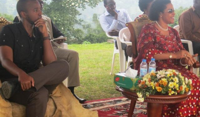 What Happens to the Queen Mother After the King’s Death in Tooro?